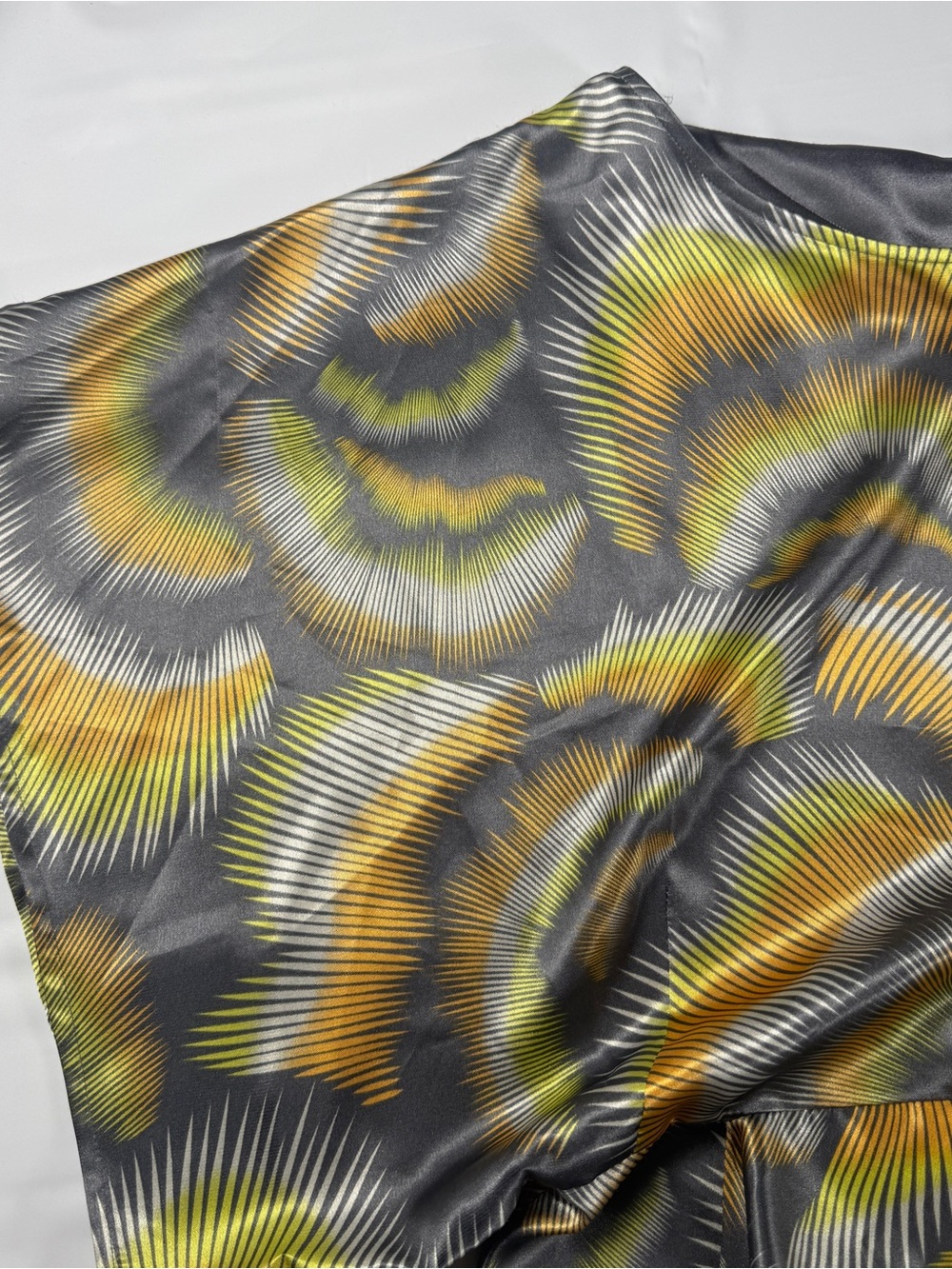 BCBGMAXAZRIA Suzy Dress Womens M Satin Gray Yellow Sunburst Caftan Kimono NWI - Picture 6 of 12
